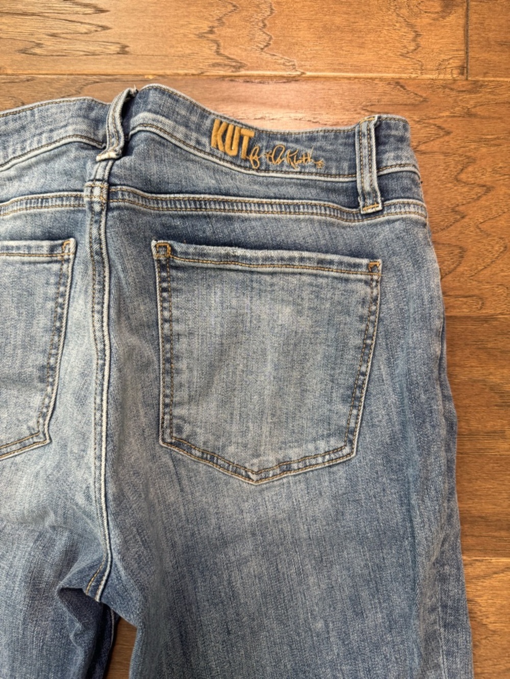 Kut from the Kloth Katy Boyfriend Straight Leg Jeans - Light Blue Wash - Picture 13 of 13